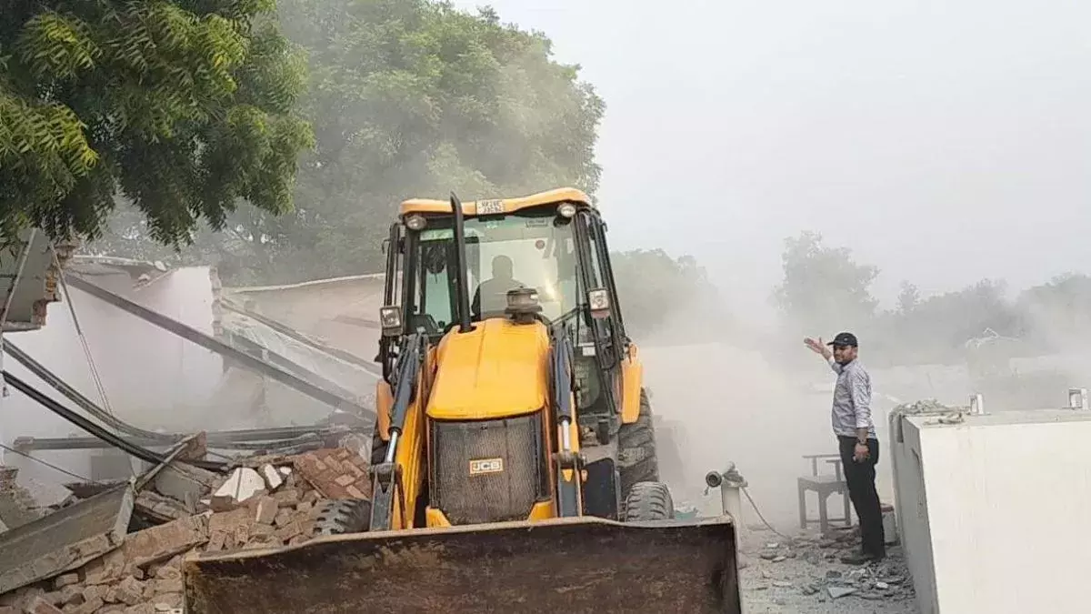Greater Noida: अवैध निर्माण पर प्राधिकरण की ताबड़तोड़ कार्रवाई Greater Noida: अवैध निर्माण पर प्राधिकरण की ताबड़तोड़ कार्रवाई