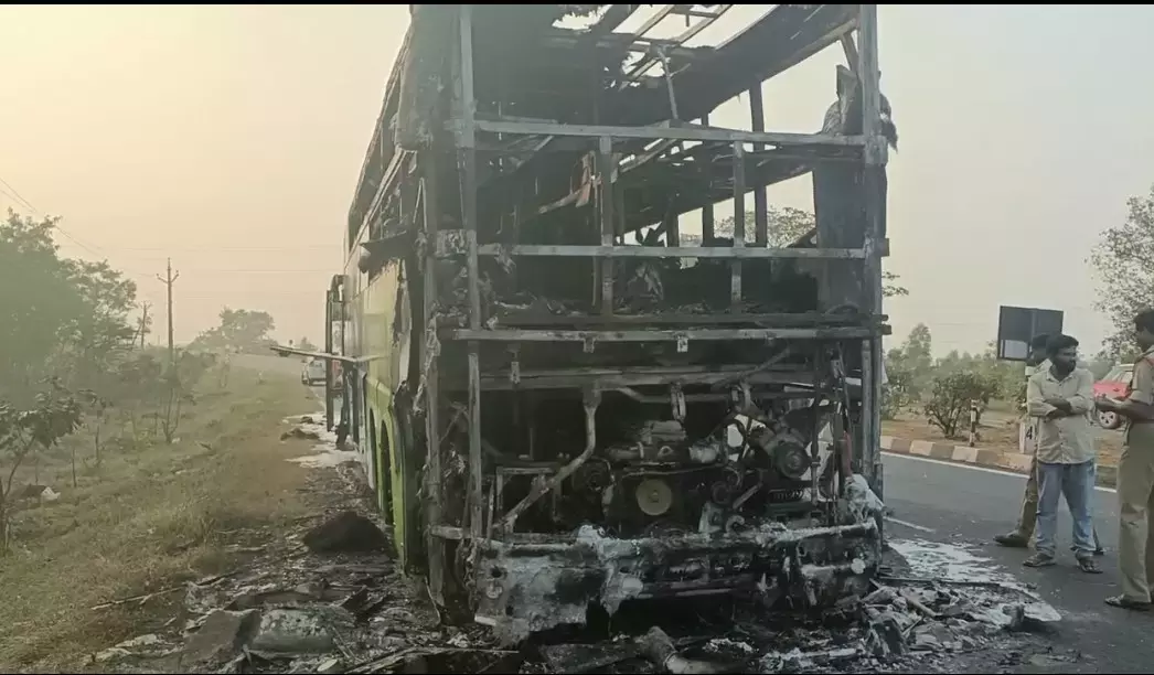 Nandigama बस में आग लगने पर सतर्क ड्राइवर ने 39 यात्रियों की जान बचाई