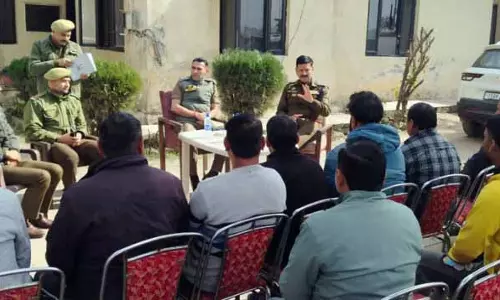 SP South ने फलियां मंडल में वीडीजी के साथ सुरक्षा की समीक्षा की