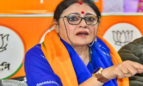 पश्चिम बंगाल विधानसभा में BJP विधायक पर प्रस्ताव से मचा बवाल पश्चिम बंगाल विधानसभा में BJP विधायक पर प्रस्ताव से मचा बवाल