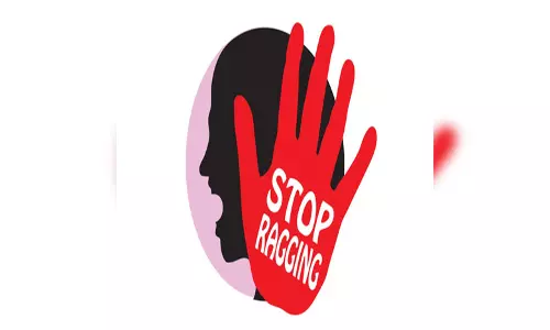 मेडिकल कॉलेज में रैगिंग: दो सीनियर छात्रों पर सख्त कार्रवाई, दो साल के लिए सस्पेंड