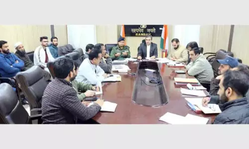 डीसी रामबन ने सड़क सुरक्षा ढांचे को मजबूत करने के लिए DRSC, DLMC की बैठक की अध्यक्षता की डीसी रामबन ने सड़क सुरक्षा ढांचे को मजबूत करने के लिए DRSC, DLMC की बैठक की अध्यक्षता की