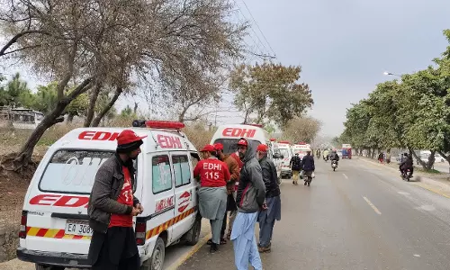 Kashmir में शिया मुसलमानों ने पाकिस्तान मस्जिद में हुए आत्मघाती बम धमाके का विरोध किया Kashmir में शिया मुसलमानों ने पाकिस्तान मस्जिद में हुए आत्मघाती बम धमाके का विरोध किया