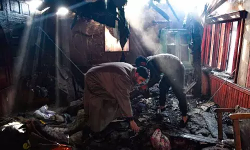 Srinagar में आग लगने से 12 घर जलकर खाक हो गए
