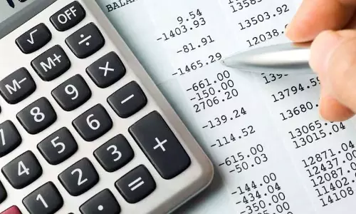 आपकी बचत क्यों नहीं बढ़ रही है: आपकी Finances को नुकसान पहुंचाने वाली आदतें आपकी बचत क्यों नहीं बढ़ रही है: आपकी Finances को नुकसान पहुंचाने वाली आदतें