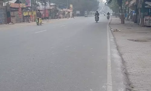 Farrukhabad: सर्दियों में ठंडी सड़क पर संडे बाजार से परेशानी Farrukhabad: सर्दियों में ठंडी सड़क पर संडे बाजार से परेशानी