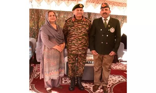 जम्मू-कश्मीर: सेना प्रमुख जनरल उपेंद्र द्विवेदी ने Poonch के अग्रिम क्षेत्रों का दौरा किया