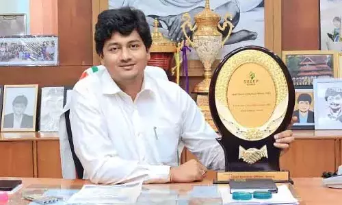 कमिश्नर Krishna Teja ने पंचायत अधिकारियों को बेहतर सेवा और नए पदनामों पर निर्देश दिए कमिश्नर Krishna Teja ने पंचायत अधिकारियों को बेहतर सेवा और नए पदनामों पर निर्देश दिए