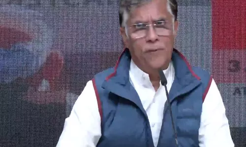 Congress के पवन खेड़ा ने भारत-अमेरिका अंतरिम व्यापार समझौते की कड़ी आलोचना की Congress के पवन खेड़ा ने भारत-अमेरिका अंतरिम व्यापार समझौते की कड़ी आलोचना की