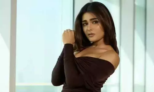 Shalini Pandey ने सोशल मीडिया पर दिखाया बोल्ड और कॉन्फिडेंट लुक Shalini Pandey ने सोशल मीडिया पर दिखाया बोल्ड और कॉन्फिडेंट लुक