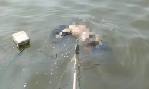 Chandauli: गंगा नदी में मिली महिला की लाश, पुलिस जांच तेज Chandauli: गंगा नदी में मिली महिला की लाश, पुलिस जांच तेज