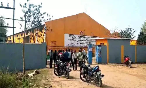 सेंट्रल वेयरहाउस से धुएं और गंध, Odisha में नागरिक परेशान