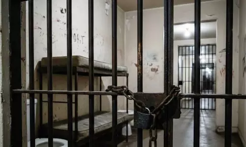NH-27 पर पुलिस की बड़ी कार्रवाई, 60–70 लाख की शराब बरामद दो गिरफ्तार