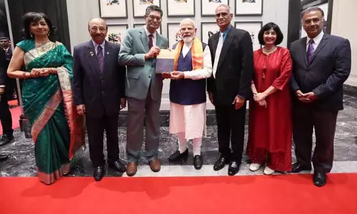 PM Modi को भारतीय संस्कृति और संस्कृत पर पुस्तक भेंट की PM Modi को भारतीय संस्कृति और संस्कृत पर पुस्तक भेंट की