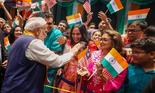 भारतीय समुदाय ने पीएम मोदी का किया भव्य स्वागत भारतीय समुदाय ने पीएम मोदी का किया भव्य स्वागत