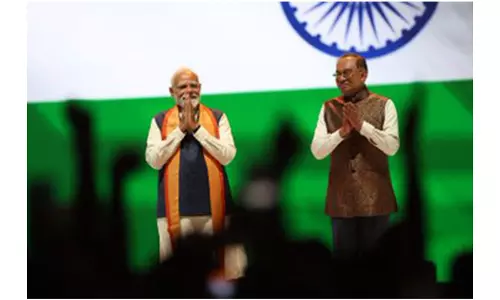 मलेशिया में भारतीय समुदाय ने PM मोदी का उत्साहित स्वागत किया
