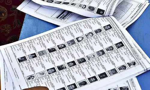 लेनदारों से बचने के लिए एक BLO को किडनैप करने का ड्रामा लेनदारों से बचने के लिए एक BLO को किडनैप करने का ड्रामा