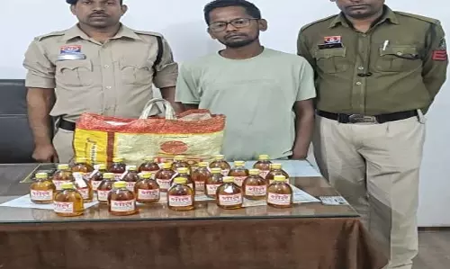 रायपुर कमिश्नरेट की कार्रवाई, टिकरापारा में अवैध शराब बेचने वाला गिरफ्तार रायपुर कमिश्नरेट की कार्रवाई, टिकरापारा में अवैध शराब बेचने वाला गिरफ्तार