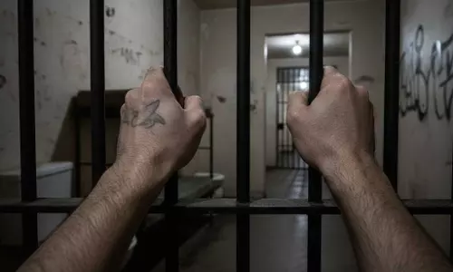 जम्मू पुलिस ने कुख्यात अपराधी पर पीएसए के तहत मामला दर्ज कर जेल भेजा जम्मू पुलिस ने कुख्यात अपराधी पर पीएसए के तहत मामला दर्ज कर जेल भेजा