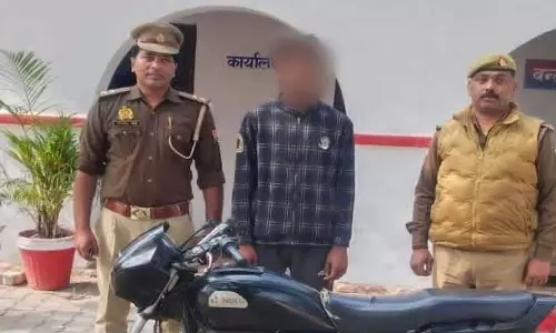 Nawabganj Police ने वाहन चोरी के आरोपी को किया गिरफ्तार Nawabganj Police ने वाहन चोरी के आरोपी को किया गिरफ्तार