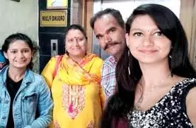 Himachal Pradesh: बेटी ने भरी सफलता की उड़ान, बनी भारतीय वायु सेना में फ्लाइंग ऑफिसर Himachal Pradesh: बेटी ने भरी सफलता की उड़ान, बनी भारतीय वायु सेना में फ्लाइंग ऑफिसर