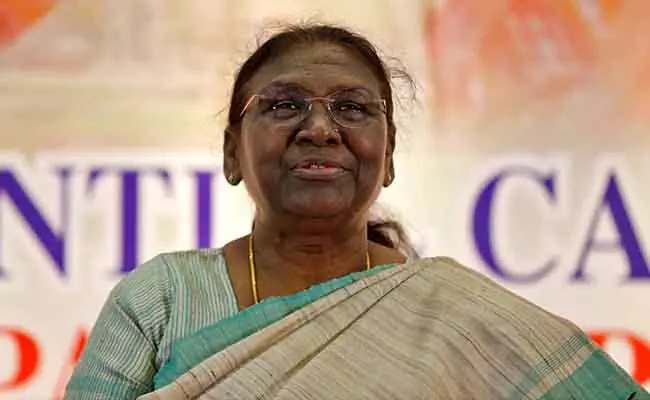 कुछ देर में मां दंतेश्वरी एयरपोर्ट पहुंचेंगी राष्ट्रपति द्रौपदी मुर्मू कुछ देर में मां दंतेश्वरी एयरपोर्ट पहुंचेंगी राष्ट्रपति द्रौपदी मुर्मू