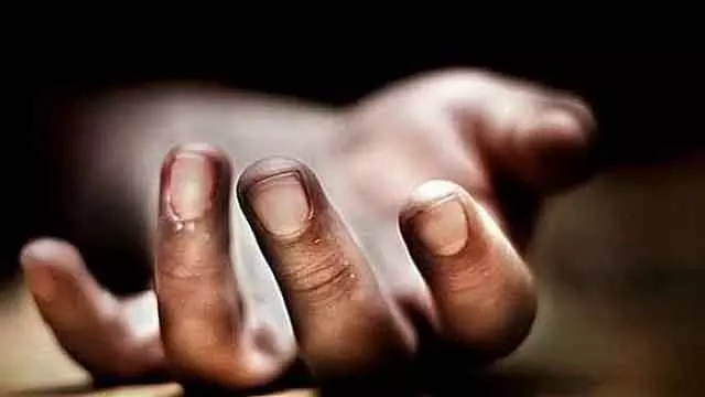 Tamil Nadu : ट्रैक पार करते समय ट्रेन की चपेट में आने से 2 लोगों की मौत Tamil Nadu : ट्रैक पार करते समय ट्रेन की चपेट में आने से 2 लोगों की मौत