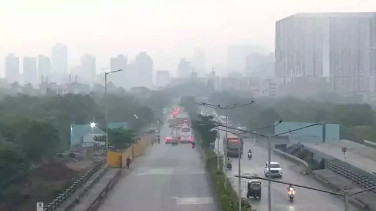 Mumbai: पूरे शहर में घना स्मॉग छाया रहा, वडाला, चांदीवली और अन्य इलाकों में AQI गंभीर कैटेगरी में बना हुआ Mumbai: पूरे शहर में घना स्मॉग छाया रहा, वडाला, चांदीवली और अन्य इलाकों में AQI गंभीर कैटेगरी में बना हुआ