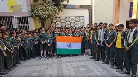 टी20 वर्ल्ड कप: बच्चों ने तिरंगे की पेंटिंग और देशभक्ति गीतों से बढ़ाया टीम इंडिया का हौसला टी20 वर्ल्ड कप: बच्चों ने तिरंगे की पेंटिंग और देशभक्ति गीतों से बढ़ाया टीम इंडिया का हौसला