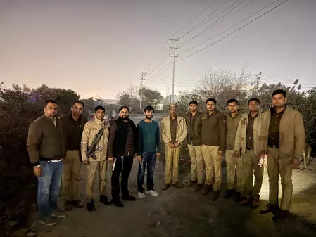 पुलिस मुठभेड़, शातिर बदमाश घायल, भारी मात्रा में चोरी का सामान और हथियार बरामद पुलिस मुठभेड़, शातिर बदमाश घायल, भारी मात्रा में चोरी का सामान और हथियार बरामद
