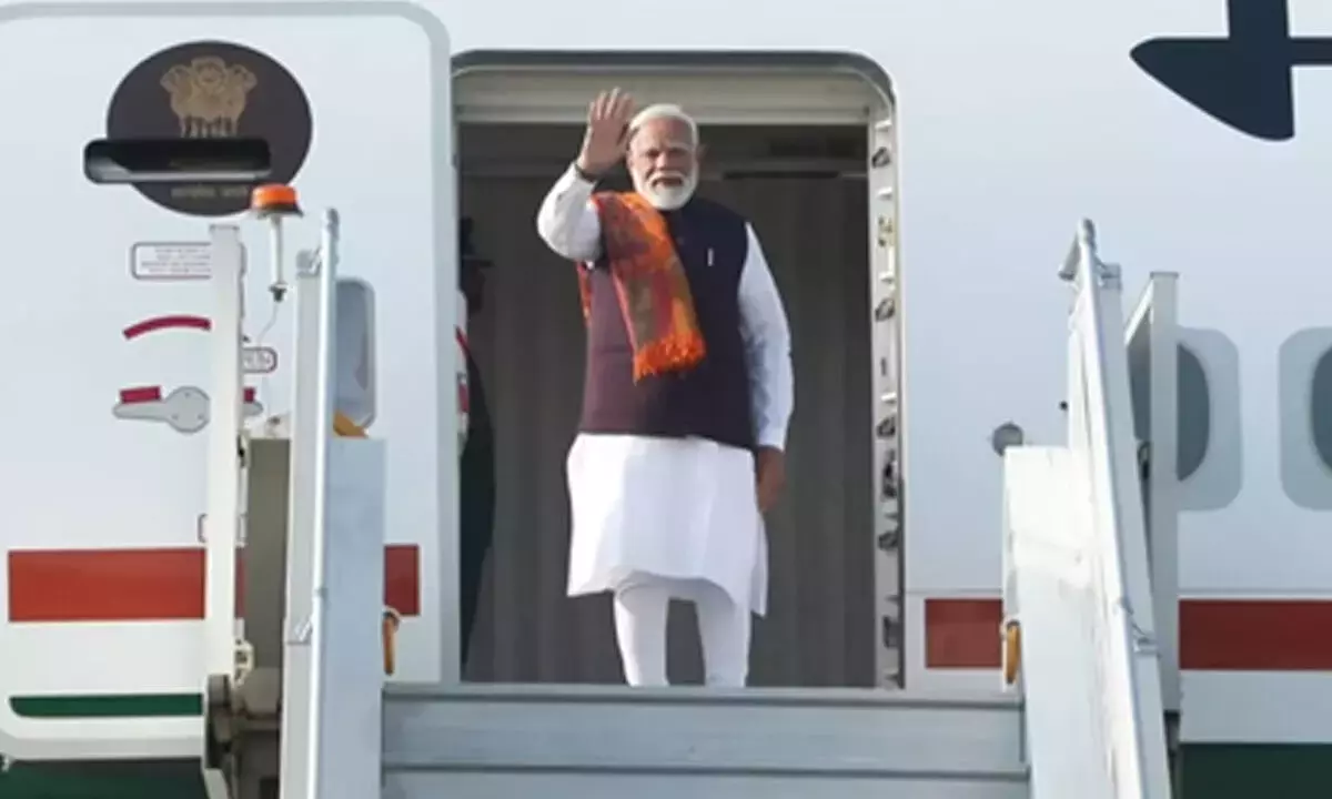PM मोदी मलेशिया दौरे पर, कॉम्प्रिहेंसिव स्ट्रेटेजिक पार्टनरशिप को बढ़ाने के लिए तैयार PM मोदी मलेशिया दौरे पर, कॉम्प्रिहेंसिव स्ट्रेटेजिक पार्टनरशिप को बढ़ाने के लिए तैयार