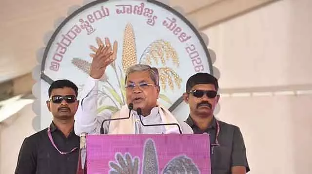 CM सिद्धारमैया ने किसानों से मनरेगा रद्द करने के खिलाफ एकजुट होने की अपील की CM सिद्धारमैया ने किसानों से मनरेगा रद्द करने के खिलाफ एकजुट होने की अपील की