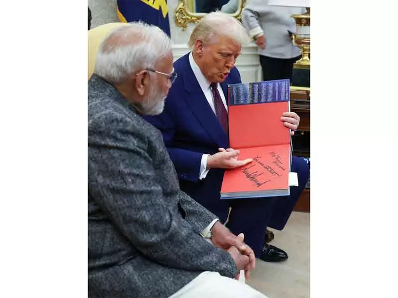 भारत में अमेरिकी दूत ने भारत-अमेरिका डील के लिए पीएम मोदी और ट्रंप को श्रेय दिया भारत में अमेरिकी दूत ने भारत-अमेरिका डील के लिए पीएम मोदी और ट्रंप को श्रेय दिया
