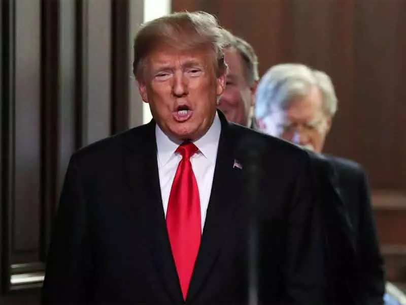 Trump ने ओबामा का मज़ाक उड़ाने वाला नस्लवादी रेप वीडियो डिलीट किया Trump ने ओबामा का मज़ाक उड़ाने वाला नस्लवादी रेप वीडियो डिलीट किया