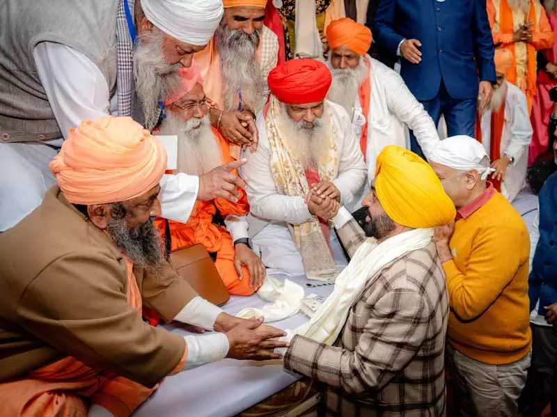 Guru Ravidas प्रकाश पर्व समारोह में शामिल हुआ संत समाज Guru Ravidas प्रकाश पर्व समारोह में शामिल हुआ संत समाज