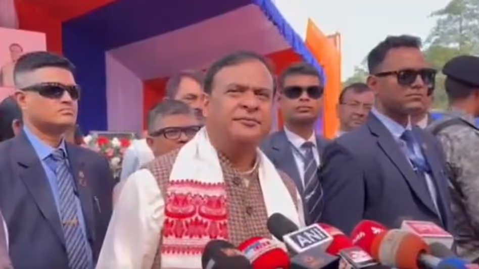 Congress पार्टी को अपना रुख साफ करना चाहिए कि वह असमिया लोगों के साथ है या मिया लोगों के साथ असम के मुख्यमंत्री Congress पार्टी को अपना रुख साफ करना चाहिए कि वह असमिया लोगों के साथ है या मिया लोगों के साथ असम के मुख्यमंत्री