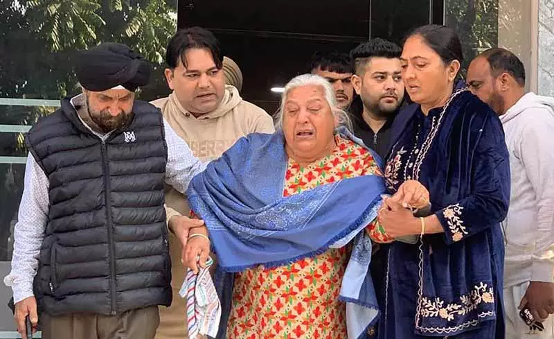 जालंधर में AAP नेता की हत्या से निवासियों में दहशत फैल गई जालंधर में AAP नेता की हत्या से निवासियों में दहशत फैल गई