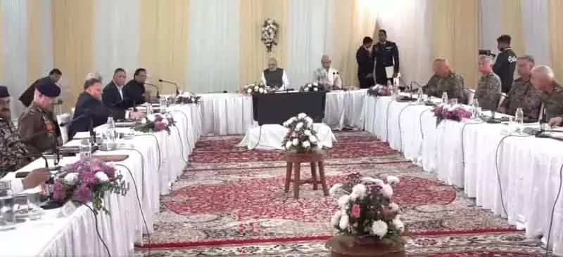 Amit Shah ने Jammu में सुरक्षा समीक्षा बैठक की, सेना प्रमुख और अधिकारी मौजूद रहे Amit Shah ने Jammu में सुरक्षा समीक्षा बैठक की, सेना प्रमुख और अधिकारी मौजूद रहे