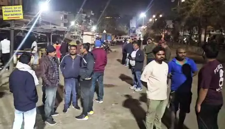 Rourkela में एक व्यक्ति की चाकू मारकर हत्या, बदमाशों की तलाश शुरू Rourkela में एक व्यक्ति की चाकू मारकर हत्या, बदमाशों की तलाश शुरू
