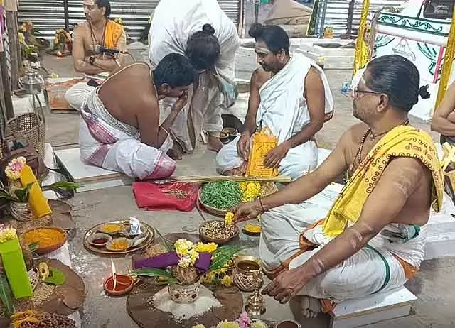 Uthiramerur में श्री कुजाम्बेश्वर मंदिर में कुम्भाभिषेकम यागसलाई पूजा शुरू Uthiramerur में श्री कुजाम्बेश्वर मंदिर में कुम्भाभिषेकम यागसलाई पूजा शुरू