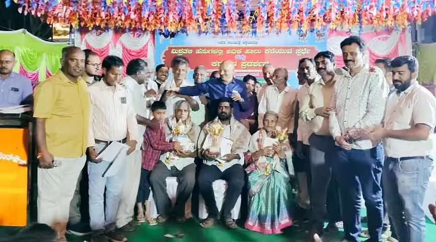 शोक मनाने के लिए गाय पालना किसानों के लिए जानलेवा है: H.N. Ashok शोक मनाने के लिए गाय पालना किसानों के लिए जानलेवा है: H.N. Ashok