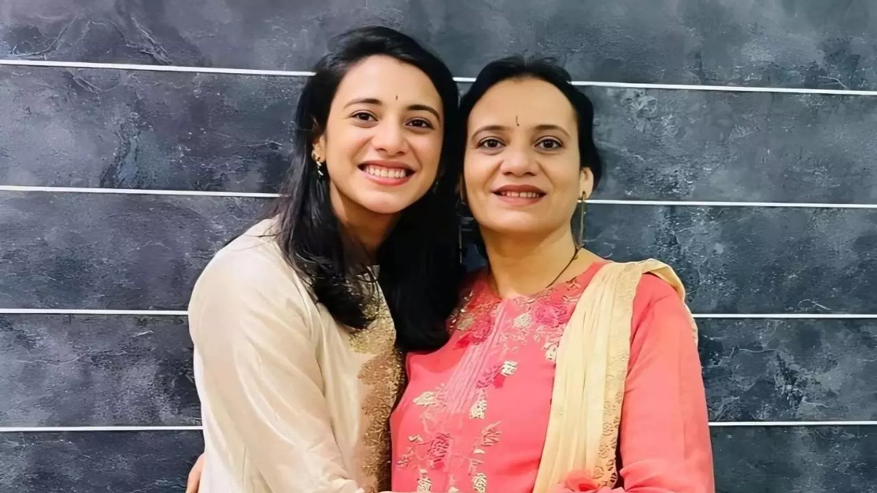 WPL जीत के बाद स्मृति मंधाना की मां ने एक्स-मंगेतर पलाश मुच्छल पर तंज कसा WPL जीत के बाद स्मृति मंधाना की मां ने एक्स-मंगेतर पलाश मुच्छल पर तंज कसा