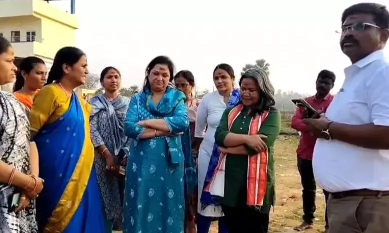 NCW ने मेदाराम में गैंगरेप की बात को खारिज किया, कहा यह सिर्फ अफवाह थी NCW ने मेदाराम में गैंगरेप की बात को खारिज किया, कहा यह सिर्फ अफवाह थी