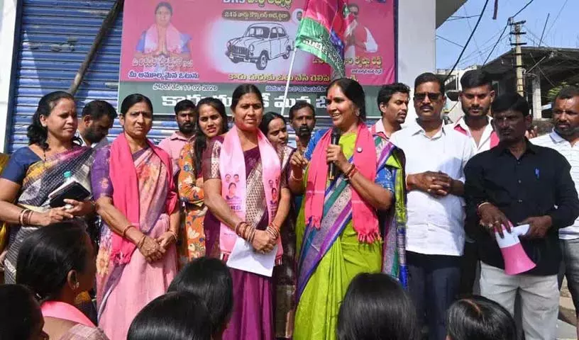 पद्मा देवेंदर रेड्डी ने अंकम चंद्रकला के लिए Medak में अभियान चलाया पद्मा देवेंदर रेड्डी ने अंकम चंद्रकला के लिए Medak में अभियान चलाया