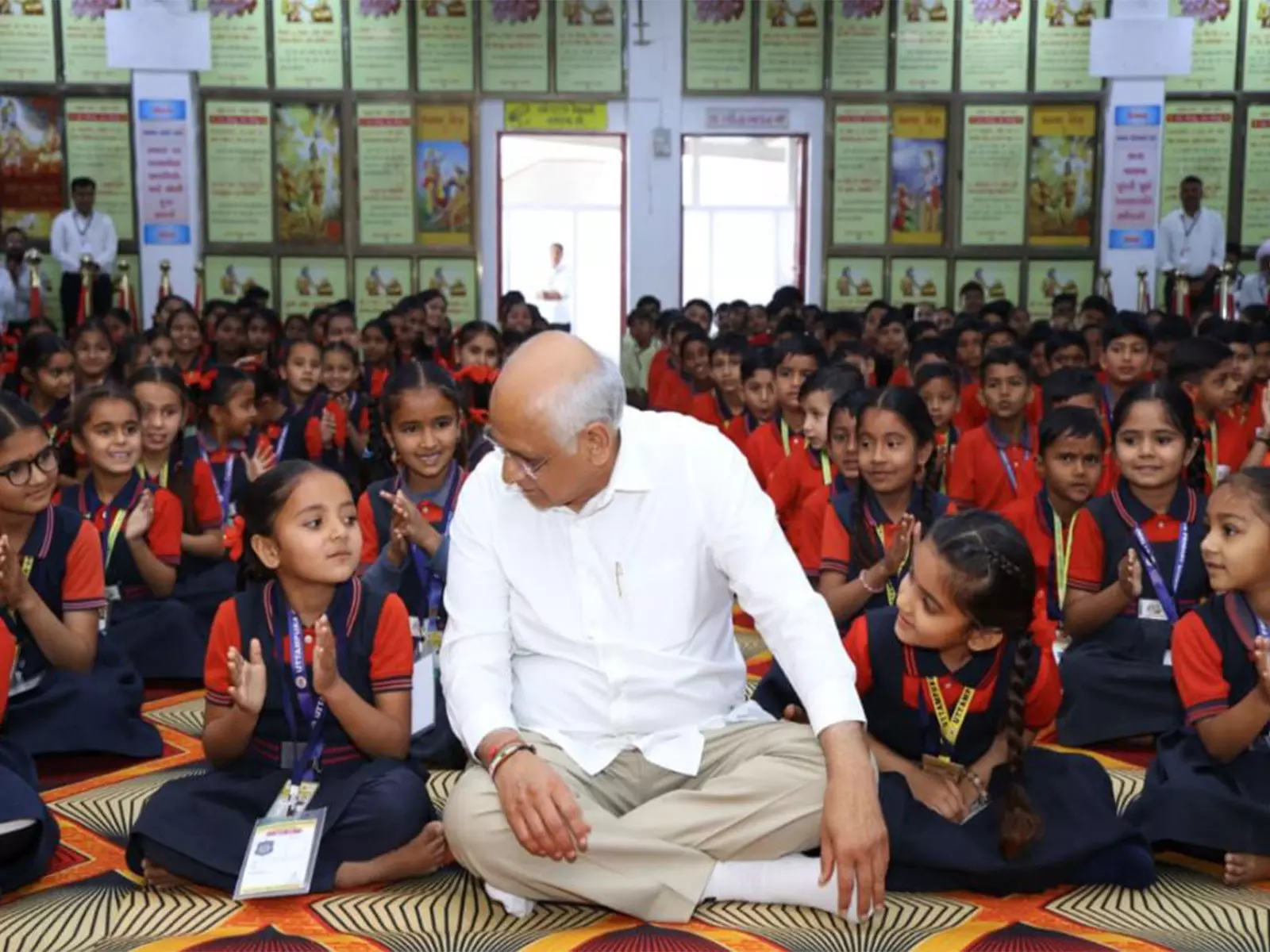 वीडियो वार्ता के दौरान किए गए वादे से लेकर स्कूल दौरे तक: शाम्या और CM के बीच भावुक आदान-प्रदान वीडियो वार्ता के दौरान किए गए वादे से लेकर स्कूल दौरे तक: शाम्या और CM के बीच भावुक आदान-प्रदान