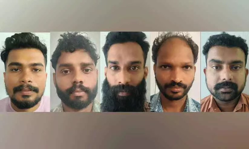 Kerala: गैंग द्वारा बार कर्मचारी की पिटाई के बाद पांच लोग गिरफ्तार Kerala: गैंग द्वारा बार कर्मचारी की पिटाई के बाद पांच लोग गिरफ्तार