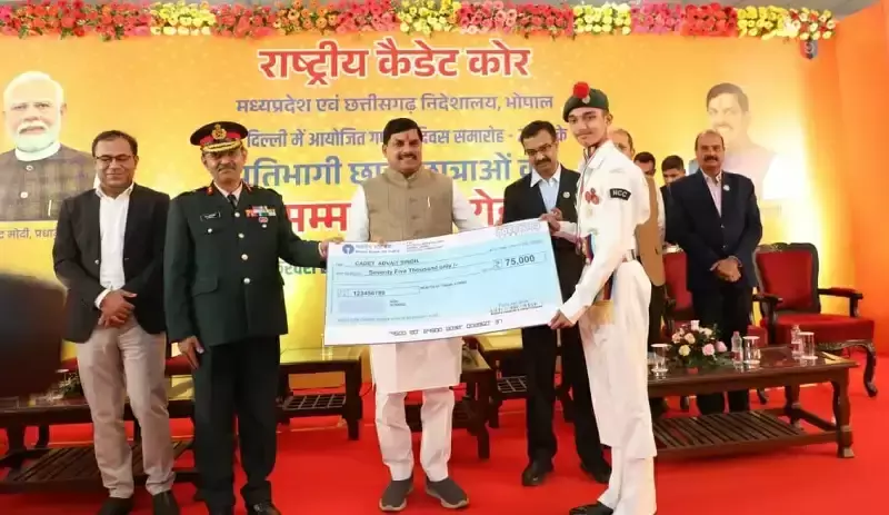 Bhopal: मुख्यमंत्री बैनर से युवाओं में देशभक्ति का संचार Bhopal: मुख्यमंत्री बैनर से युवाओं में देशभक्ति का संचार