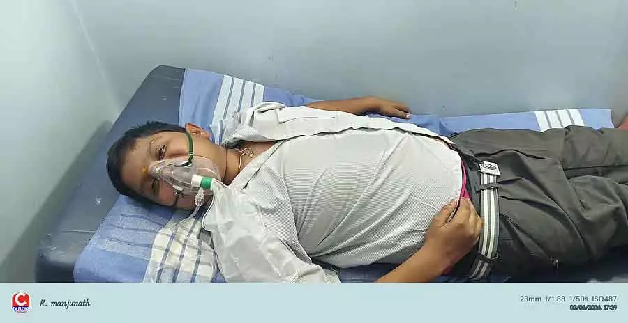 Gauribidanur : टीचर ने छात्र को पीट-पीटकर बेहोश किया Gauribidanur : टीचर ने छात्र को पीट-पीटकर बेहोश किया