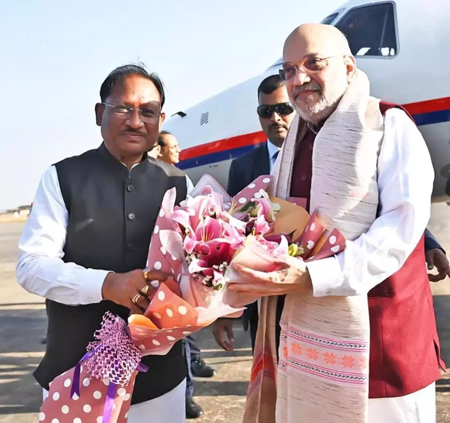 रायपुर पहुंचे केंद्रीय गृहमंत्री अमित शाह रायपुर पहुंचे केंद्रीय गृहमंत्री अमित शाह