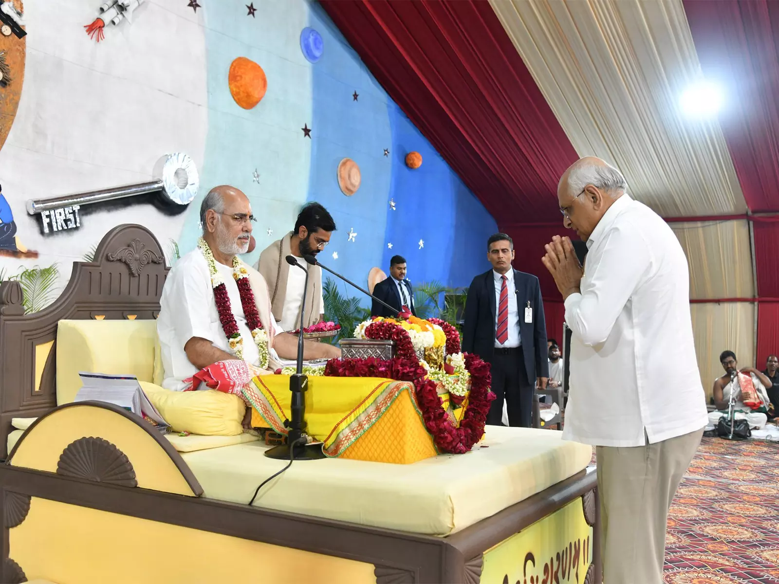 गुजरात के CM भूपेन्द्र पटेल प्रकृति प्रेम भागवत कथा-ज्ञान यज्ञ महोत्सव में शामिल हुए गुजरात के CM भूपेन्द्र पटेल प्रकृति प्रेम भागवत कथा-ज्ञान यज्ञ महोत्सव में शामिल हुए